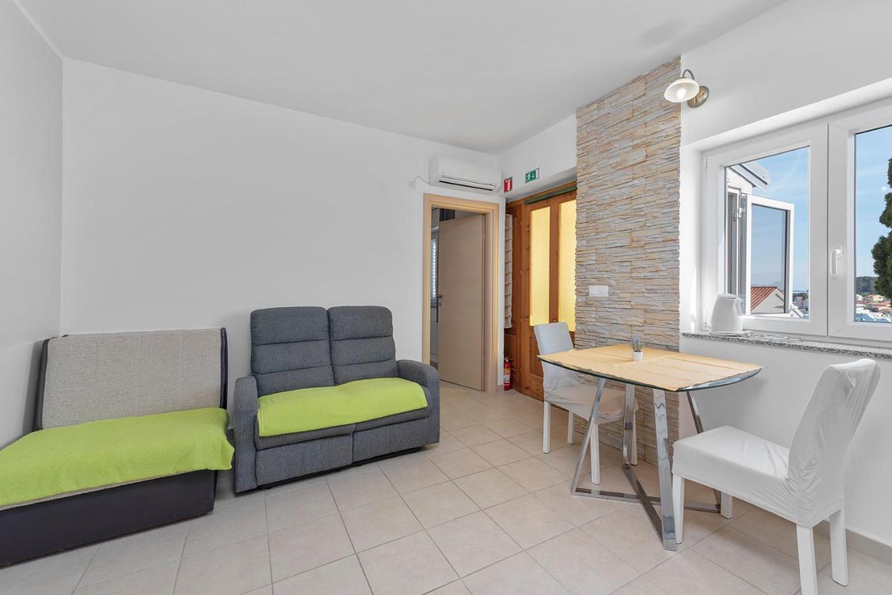 Apartments Joni Cikat Mali Lošinj Esterno foto