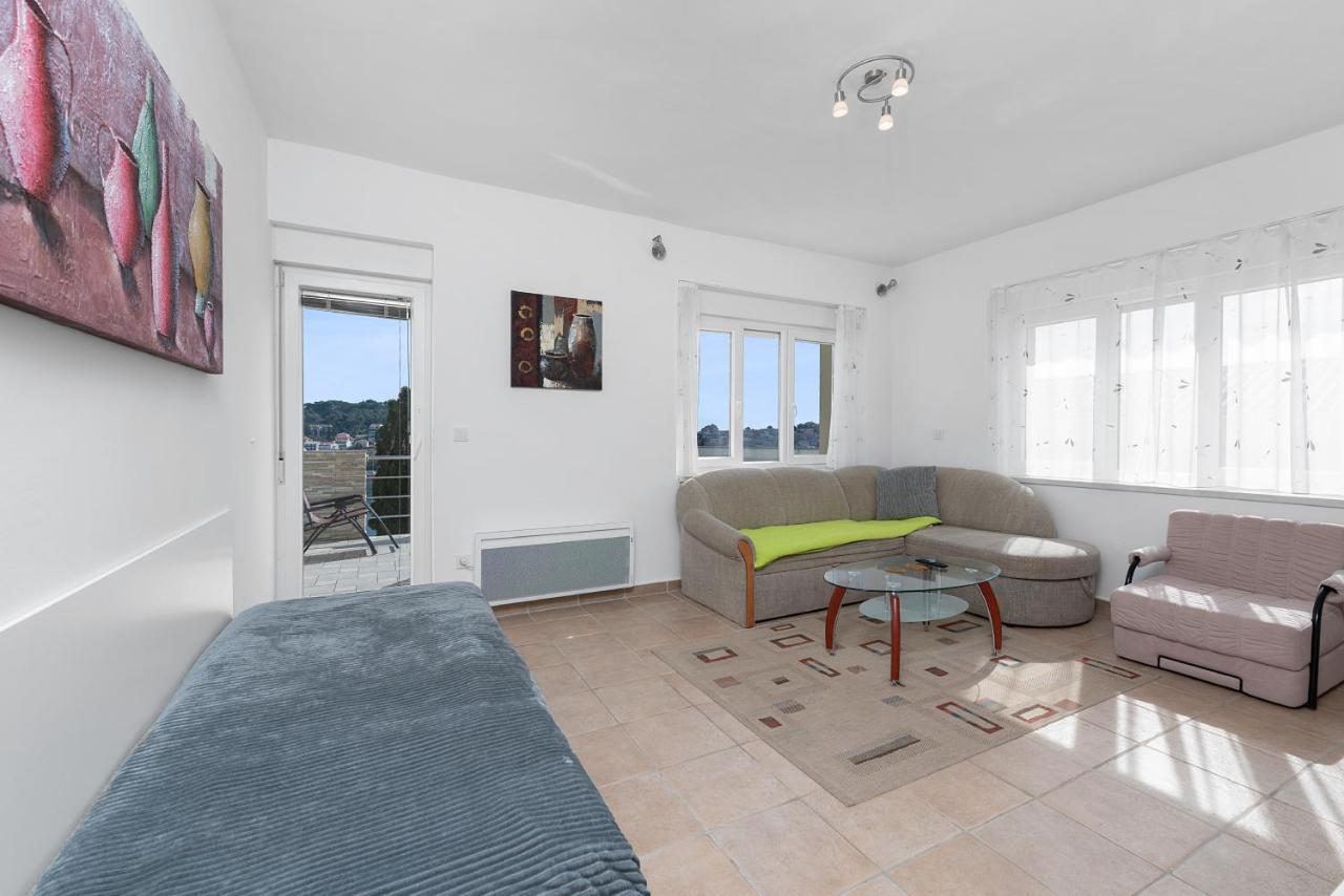 Apartments Joni Cikat Mali Lošinj Esterno foto