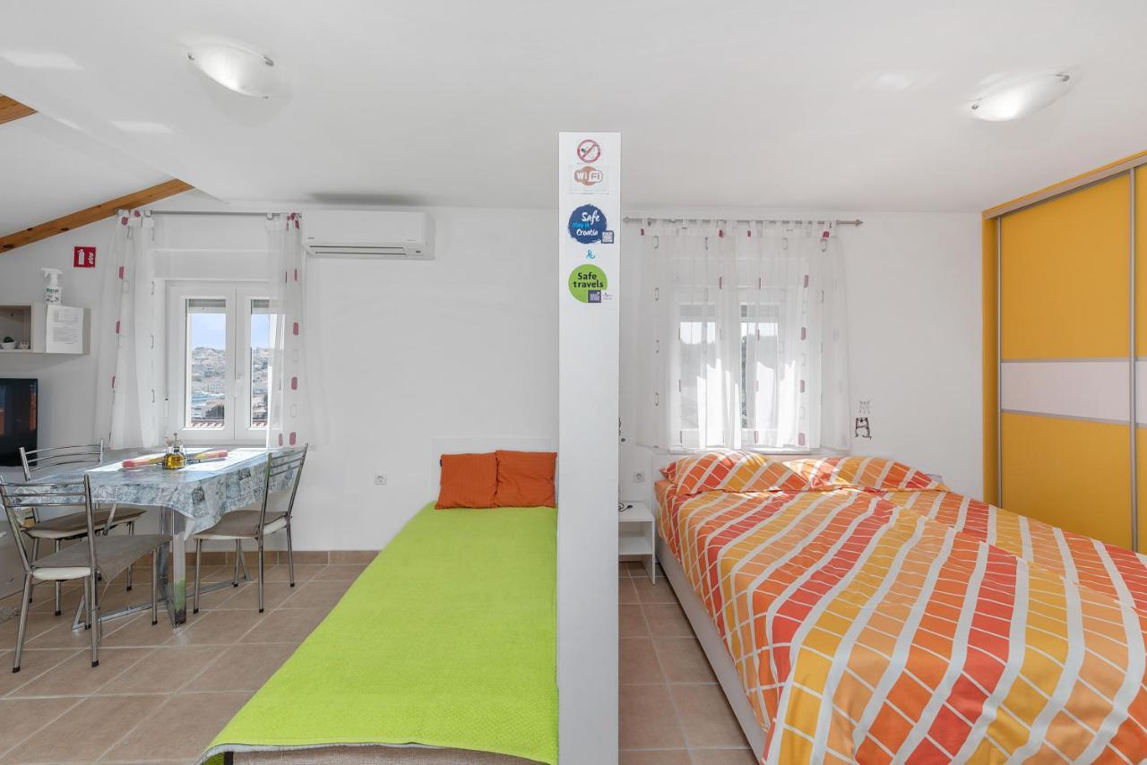 Apartments Joni Cikat Mali Lošinj Esterno foto