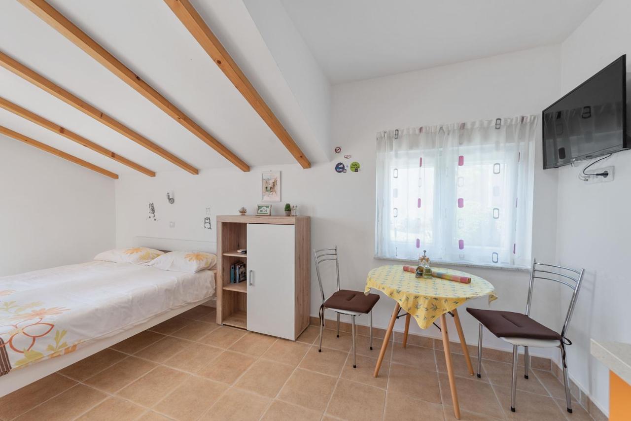 Apartments Joni Cikat Mali Lošinj Esterno foto